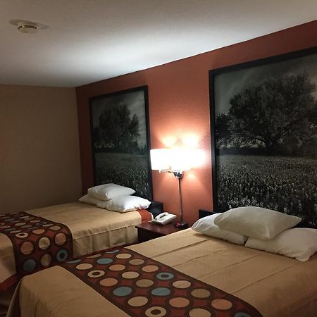 Super 8 By Wyndham Bastrop Tx Motel Exterior photo