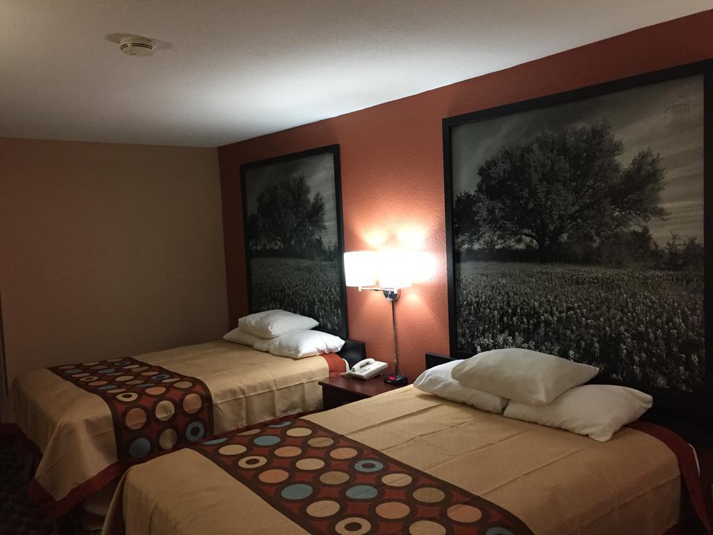 Super 8 By Wyndham Bastrop Tx Motel Exterior photo