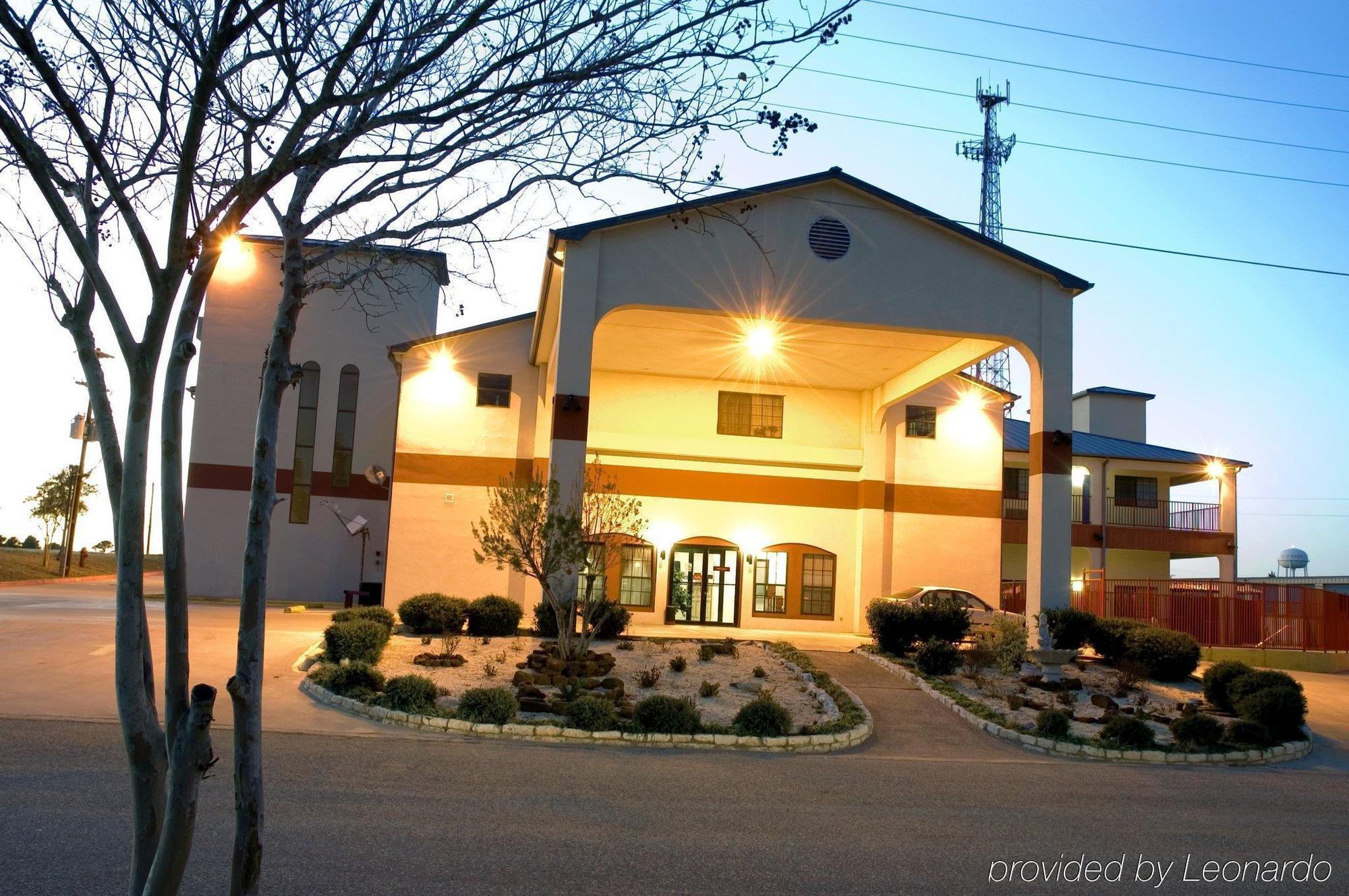 Super 8 By Wyndham Bastrop Tx Motel Exterior photo