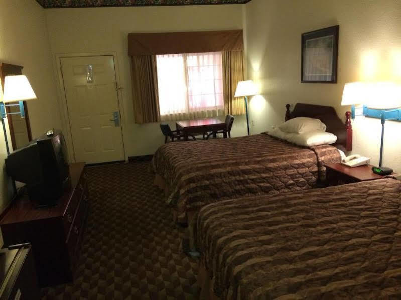 Super 8 By Wyndham Bastrop Tx Motel Exterior photo